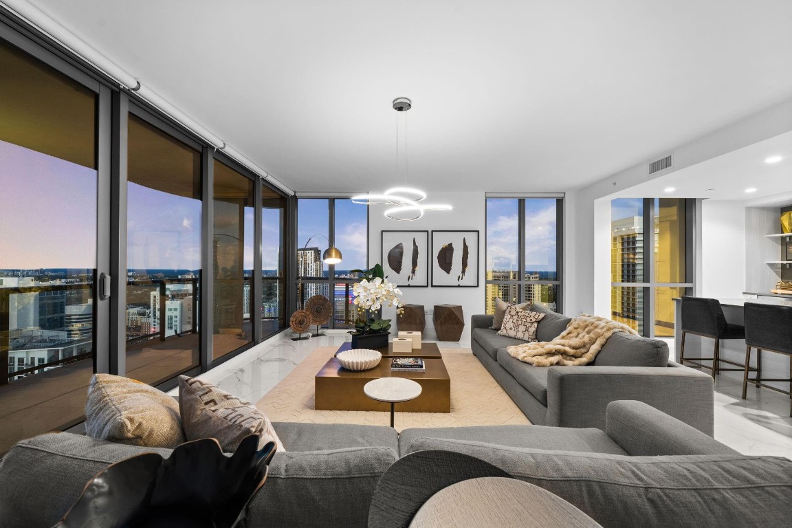 100 Las Olas - Residential