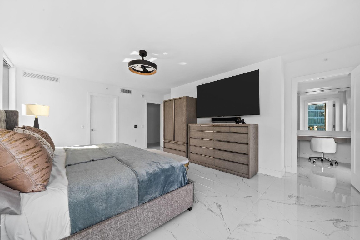 100 Las Olas - Residential