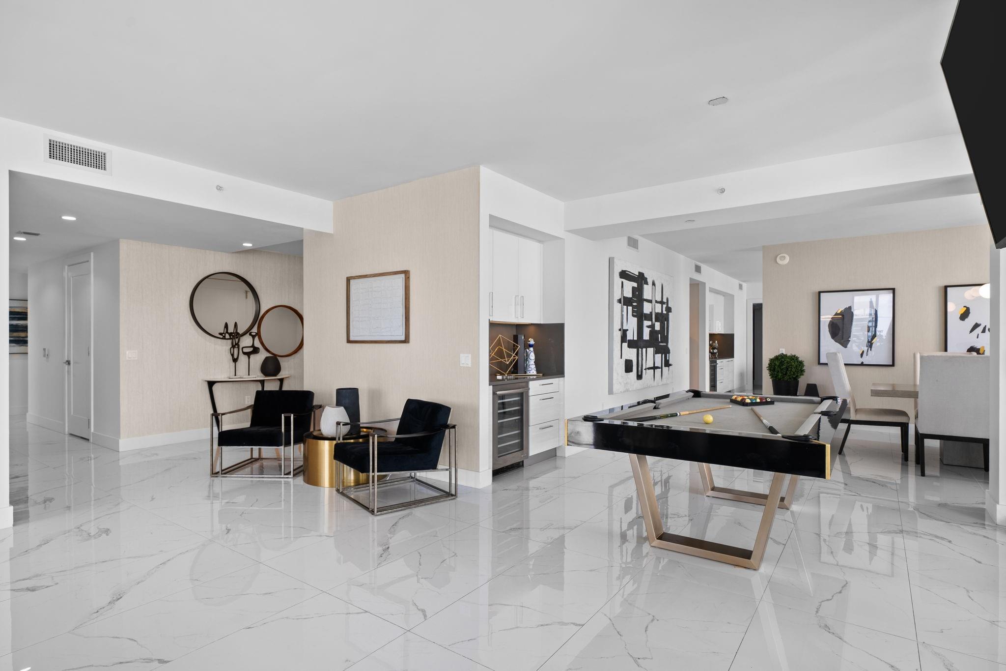 100 Las Olas - Residential