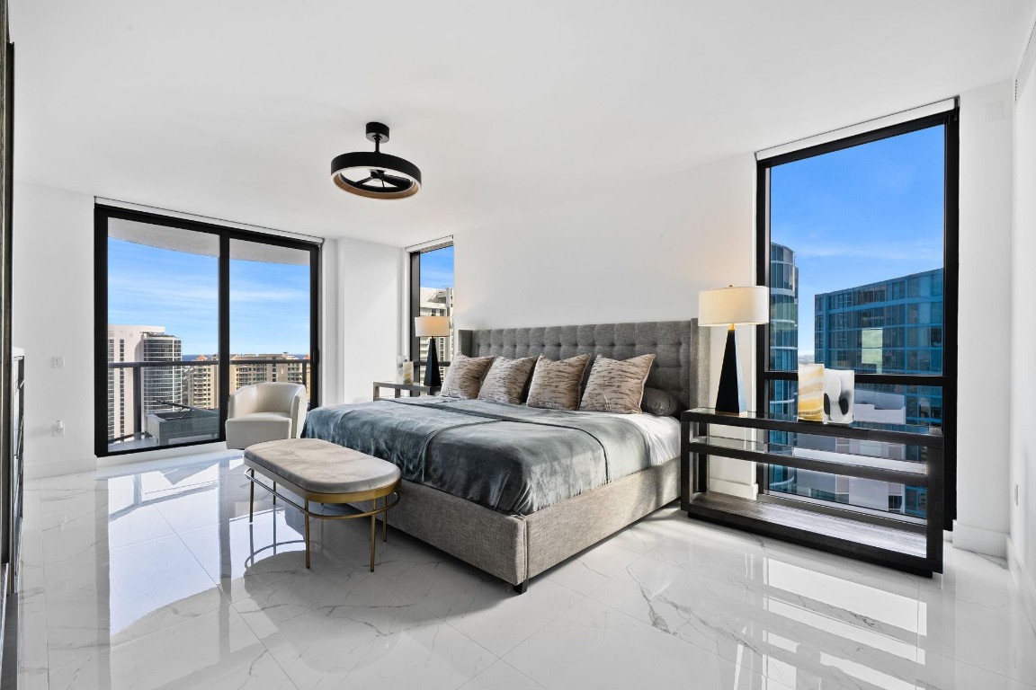 100 Las Olas - Residential