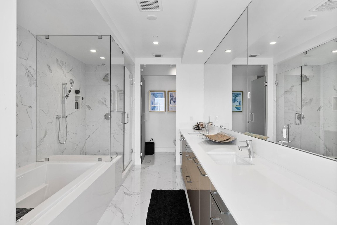 100 Las Olas - Residential