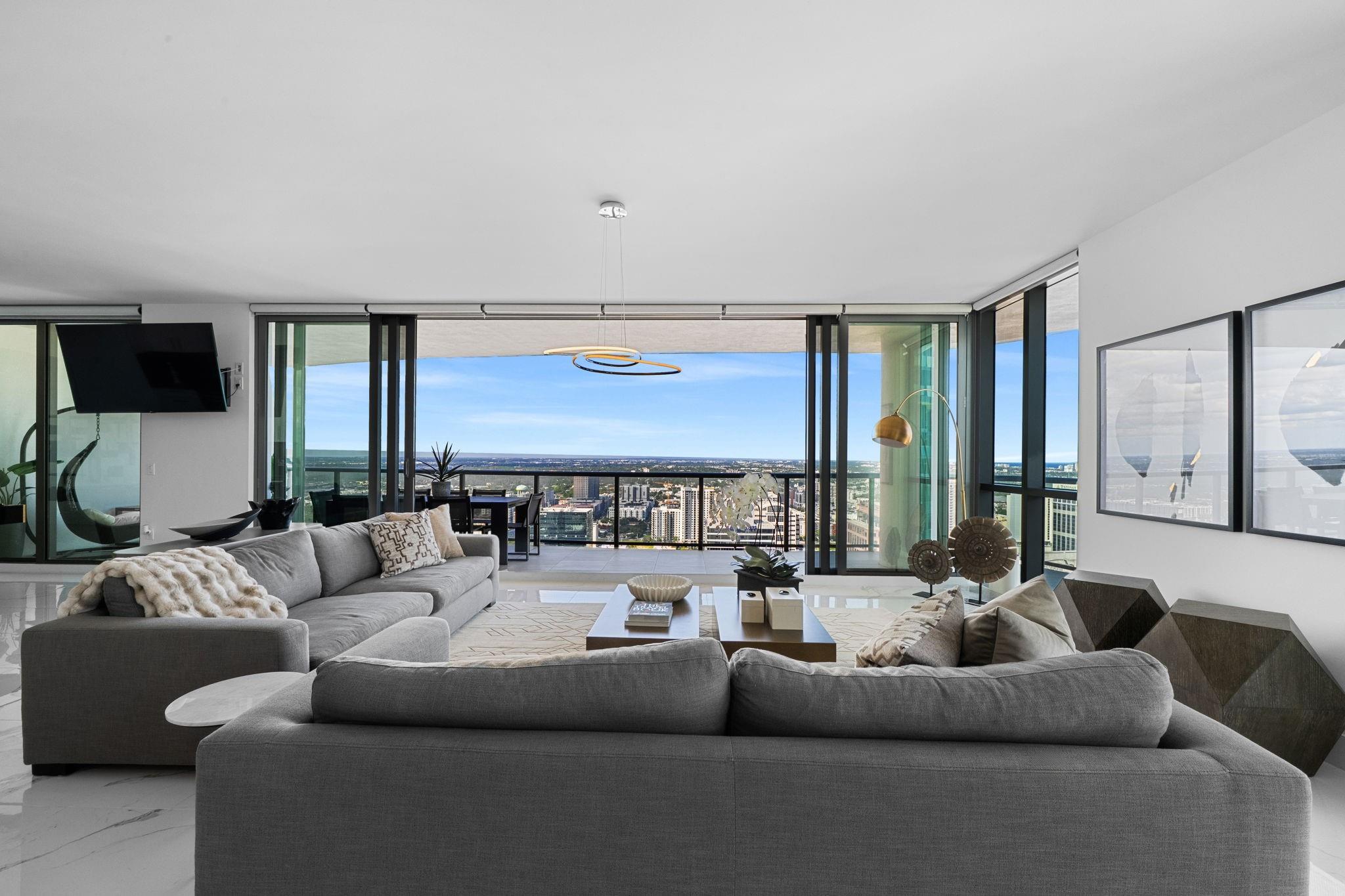 100 Las Olas - Residential