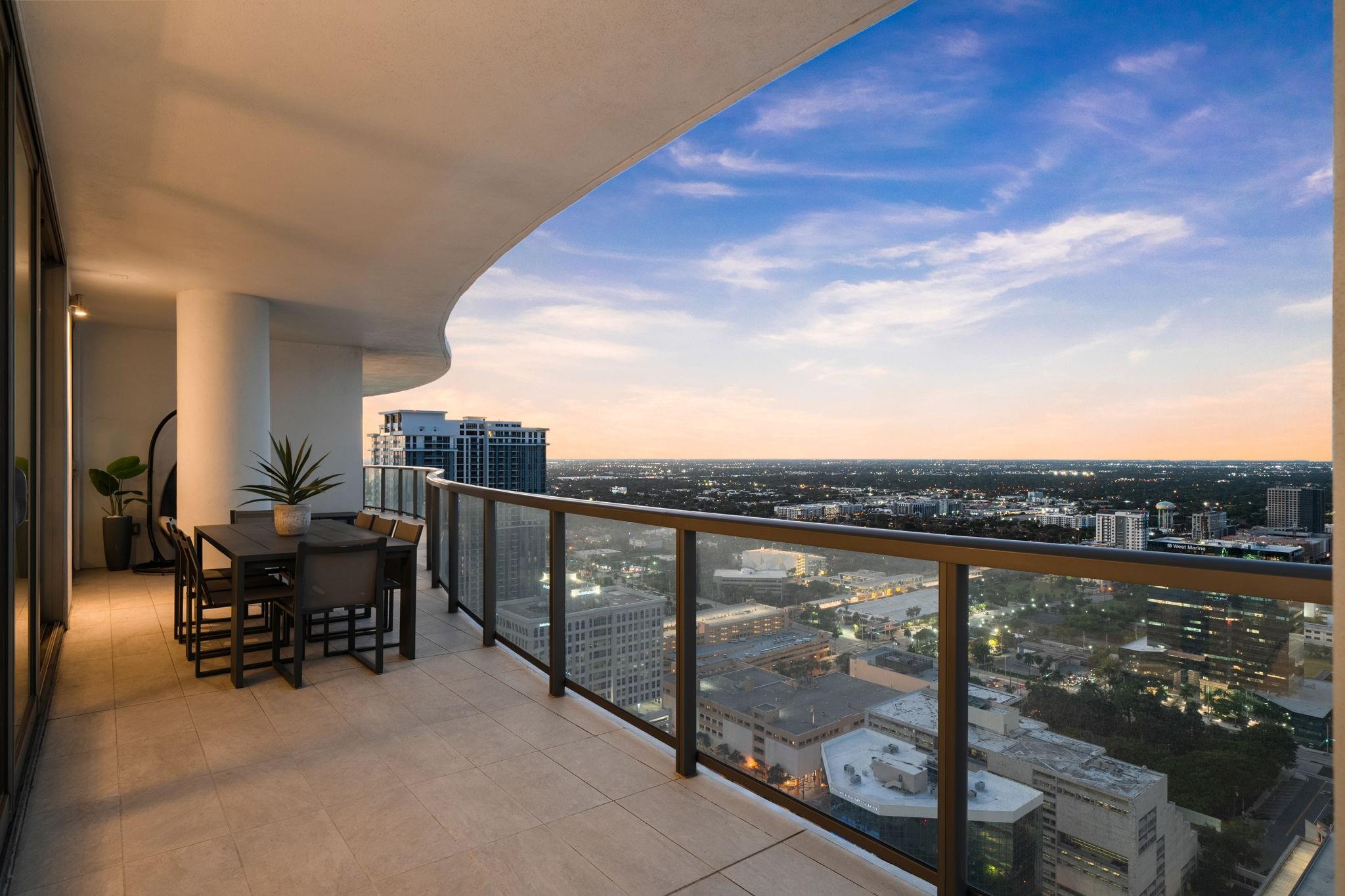 100 Las Olas - Residential