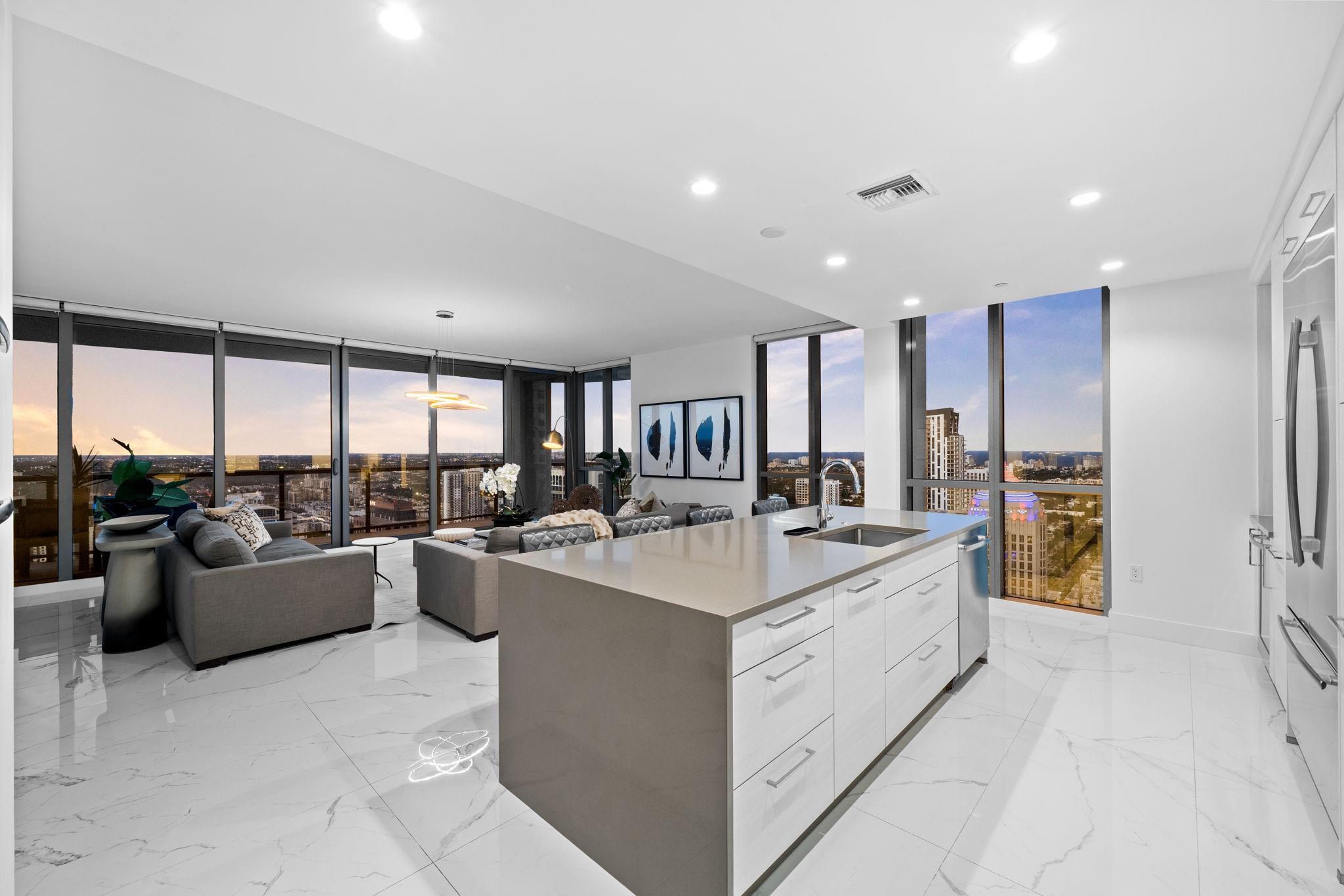 100 Las Olas - Residential