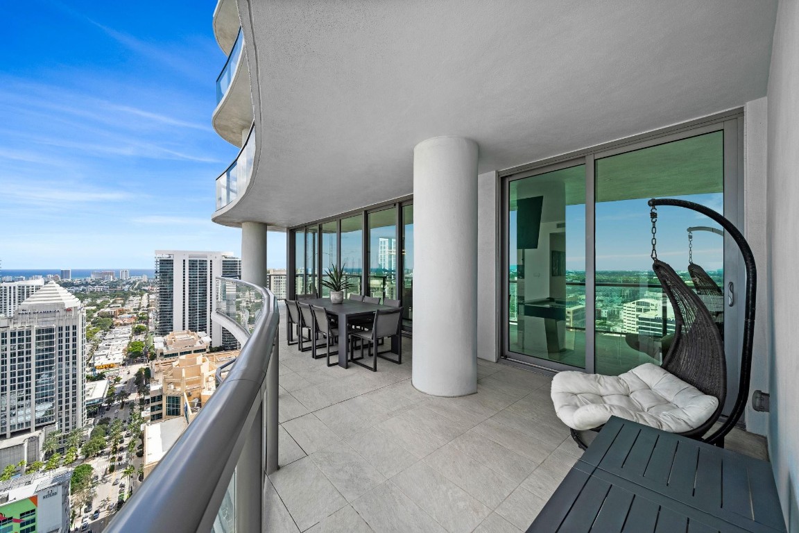 100 Las Olas - Residential