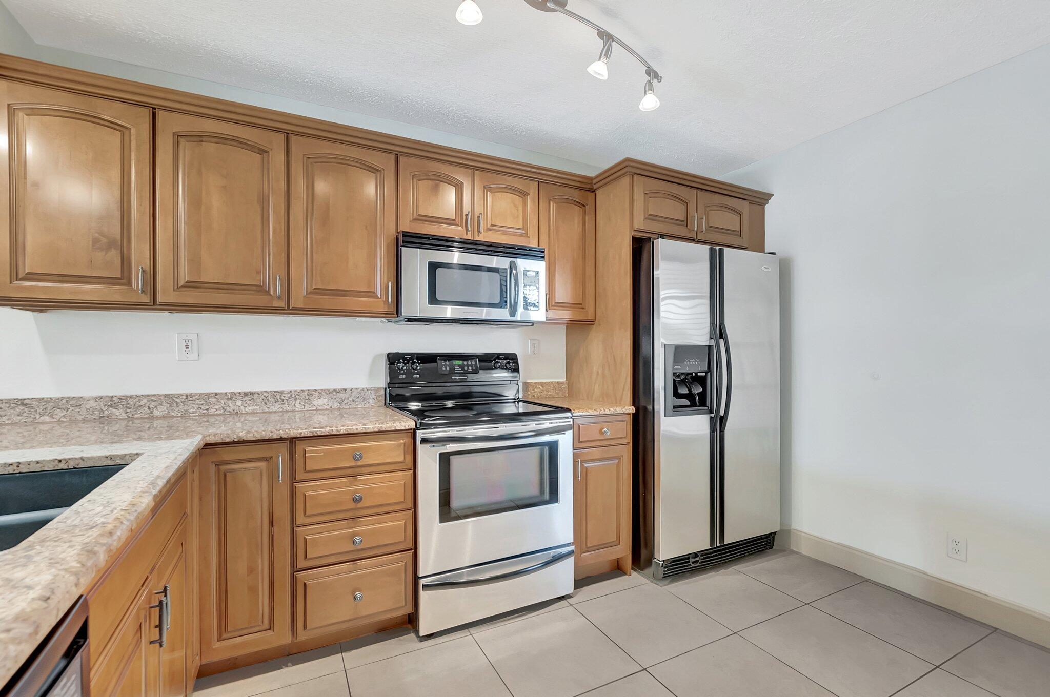 6 Royal Palm Way 204