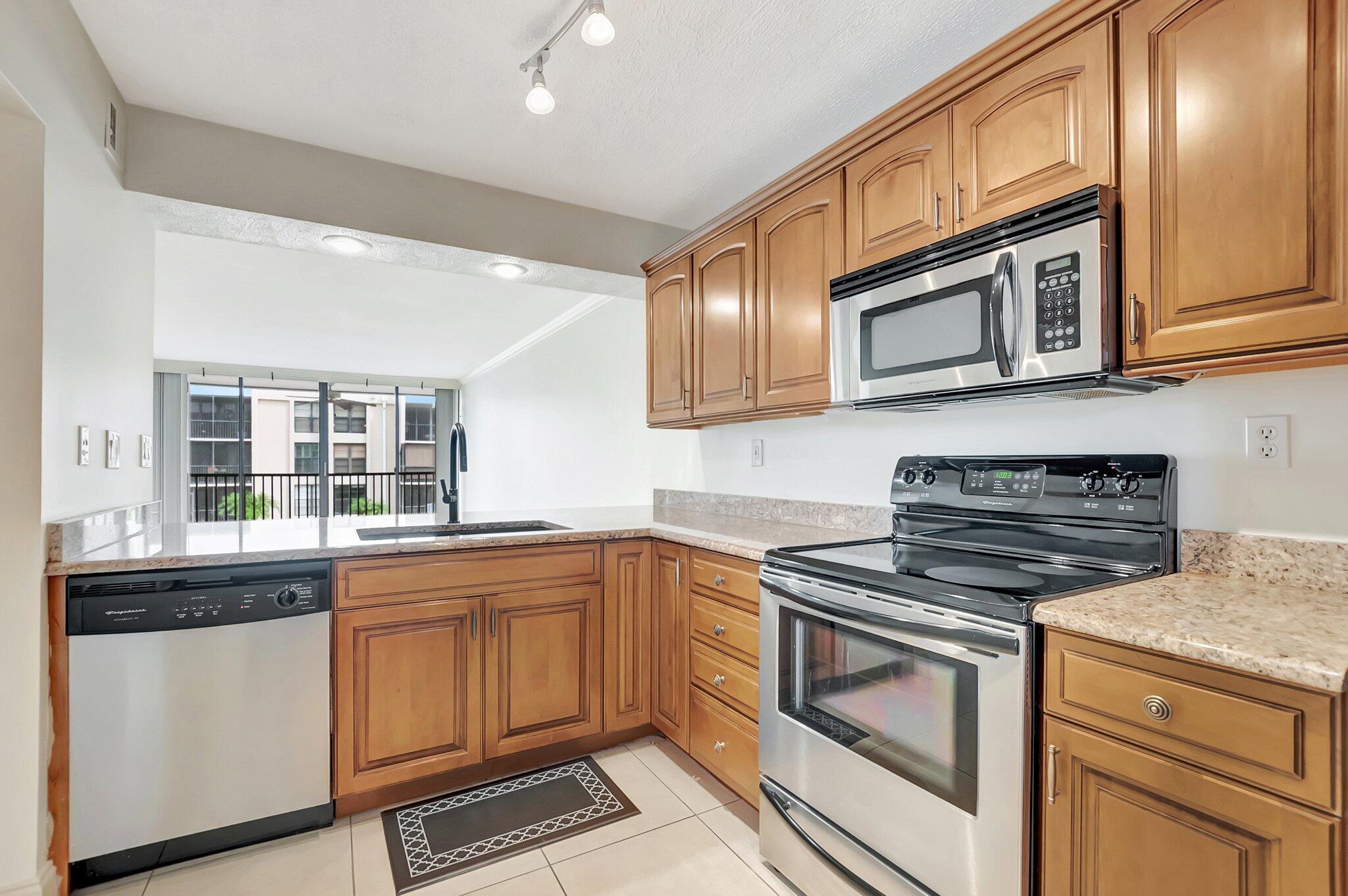 6 Royal Palm Way 204