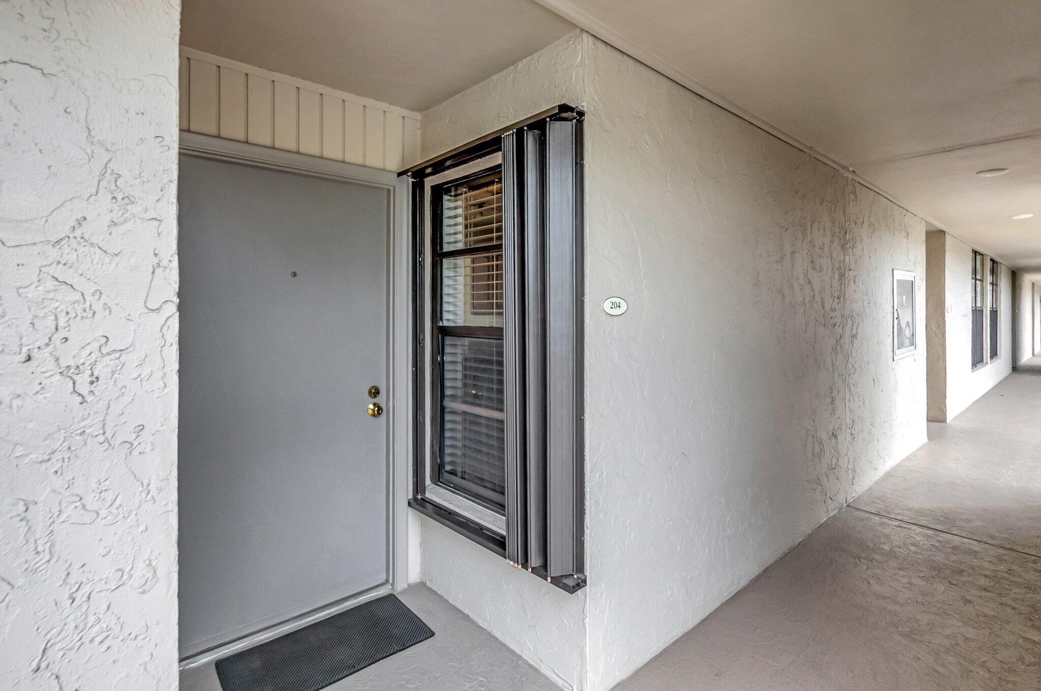 6 Royal Palm Way 204