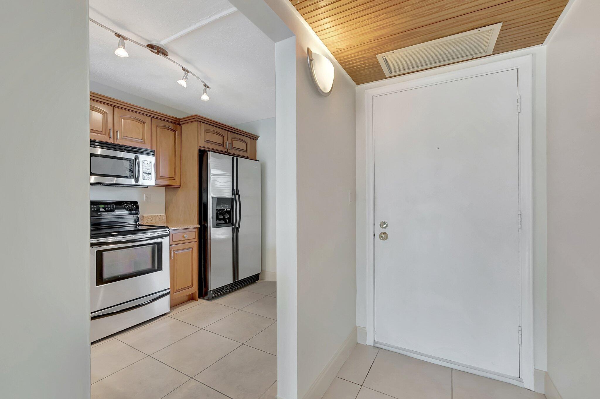 6 Royal Palm Way 204