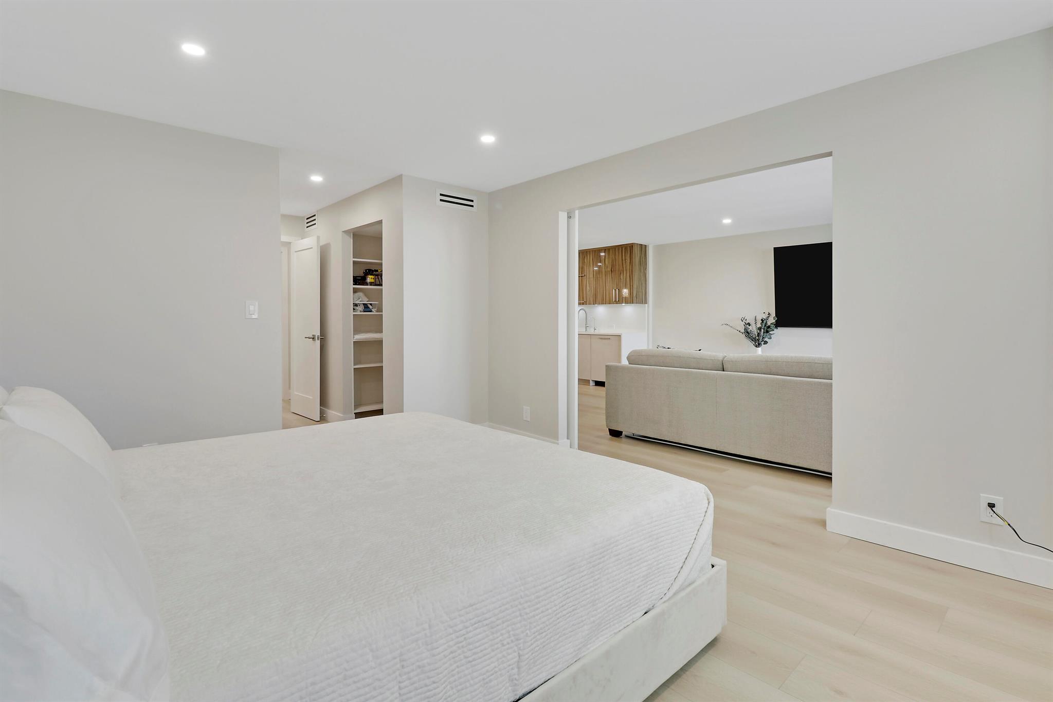 LE CHATEAU ROYAL CONDO - Residential Lease