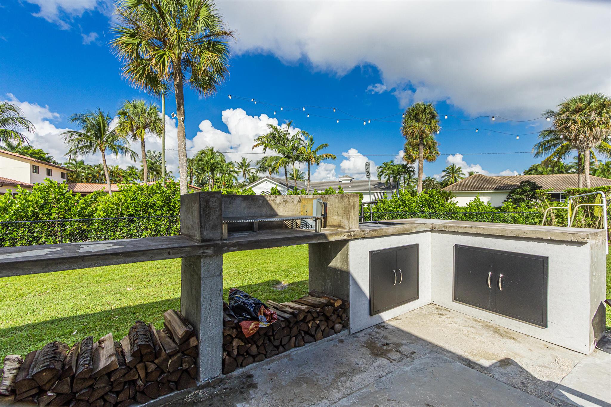 LAKE FLORESTA PARK - Residential