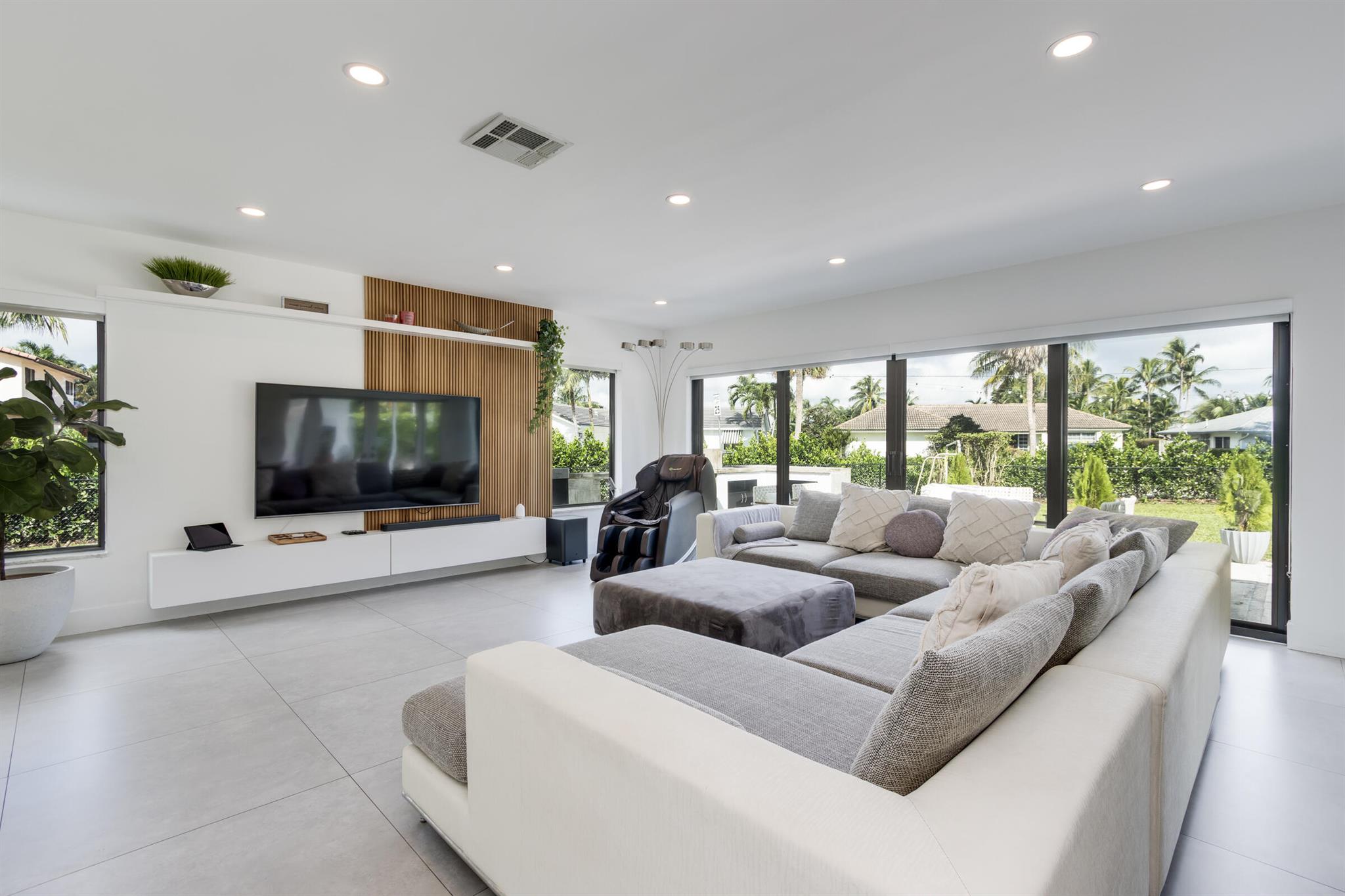 LAKE FLORESTA PARK - Residential