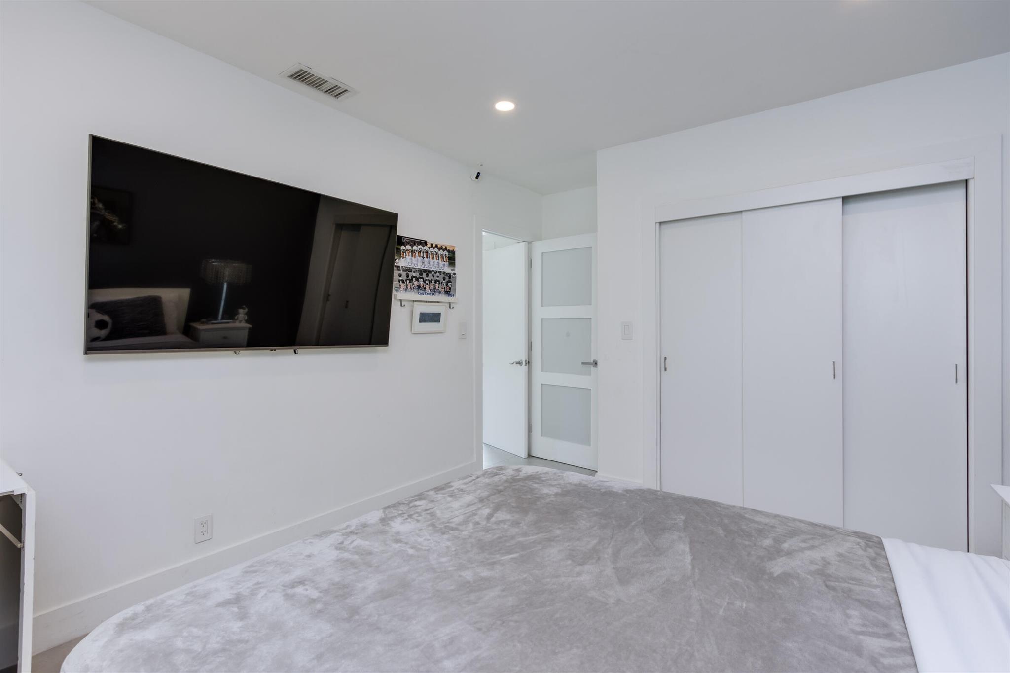 LAKE FLORESTA PARK - Residential