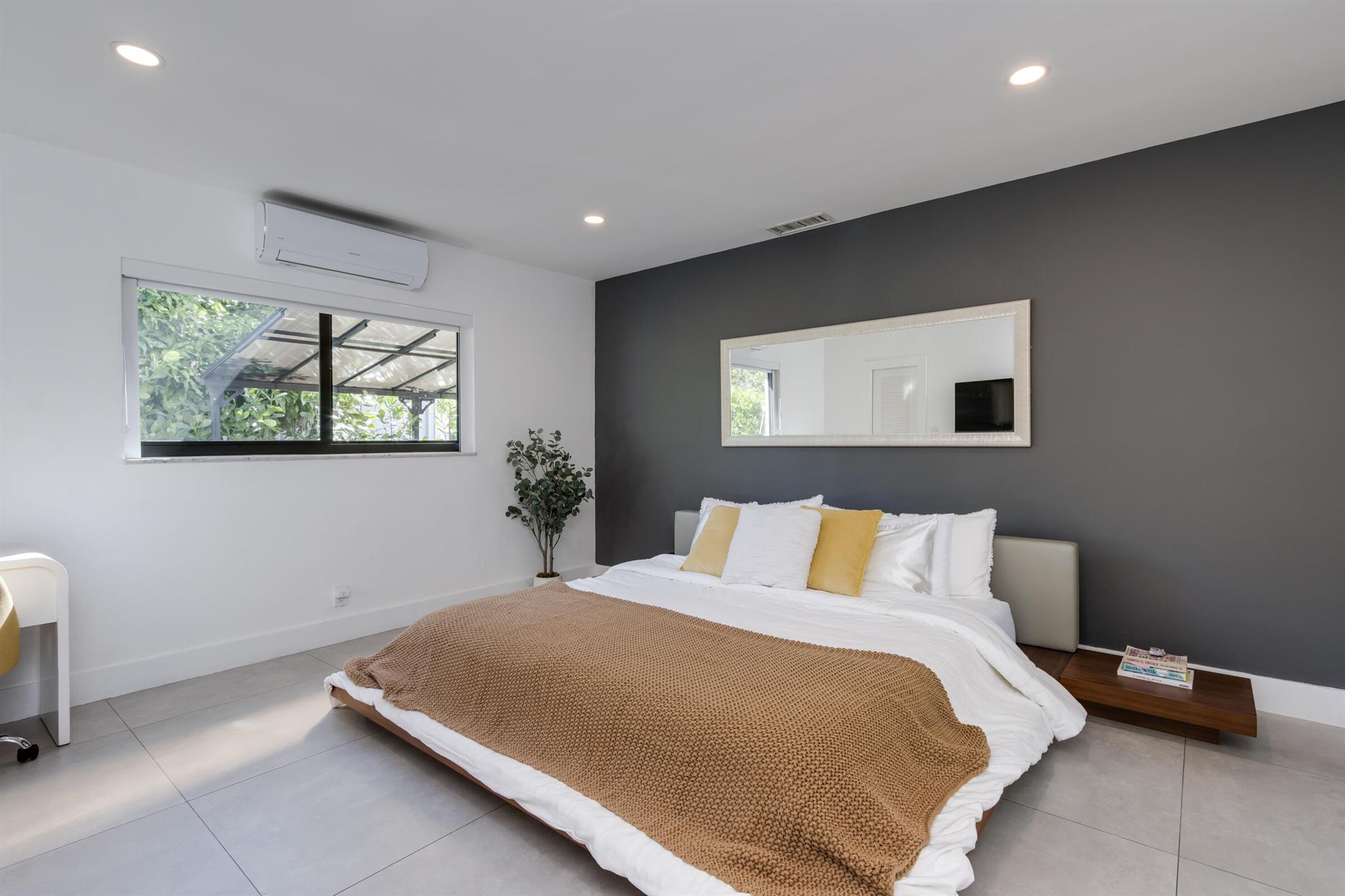 LAKE FLORESTA PARK - Residential