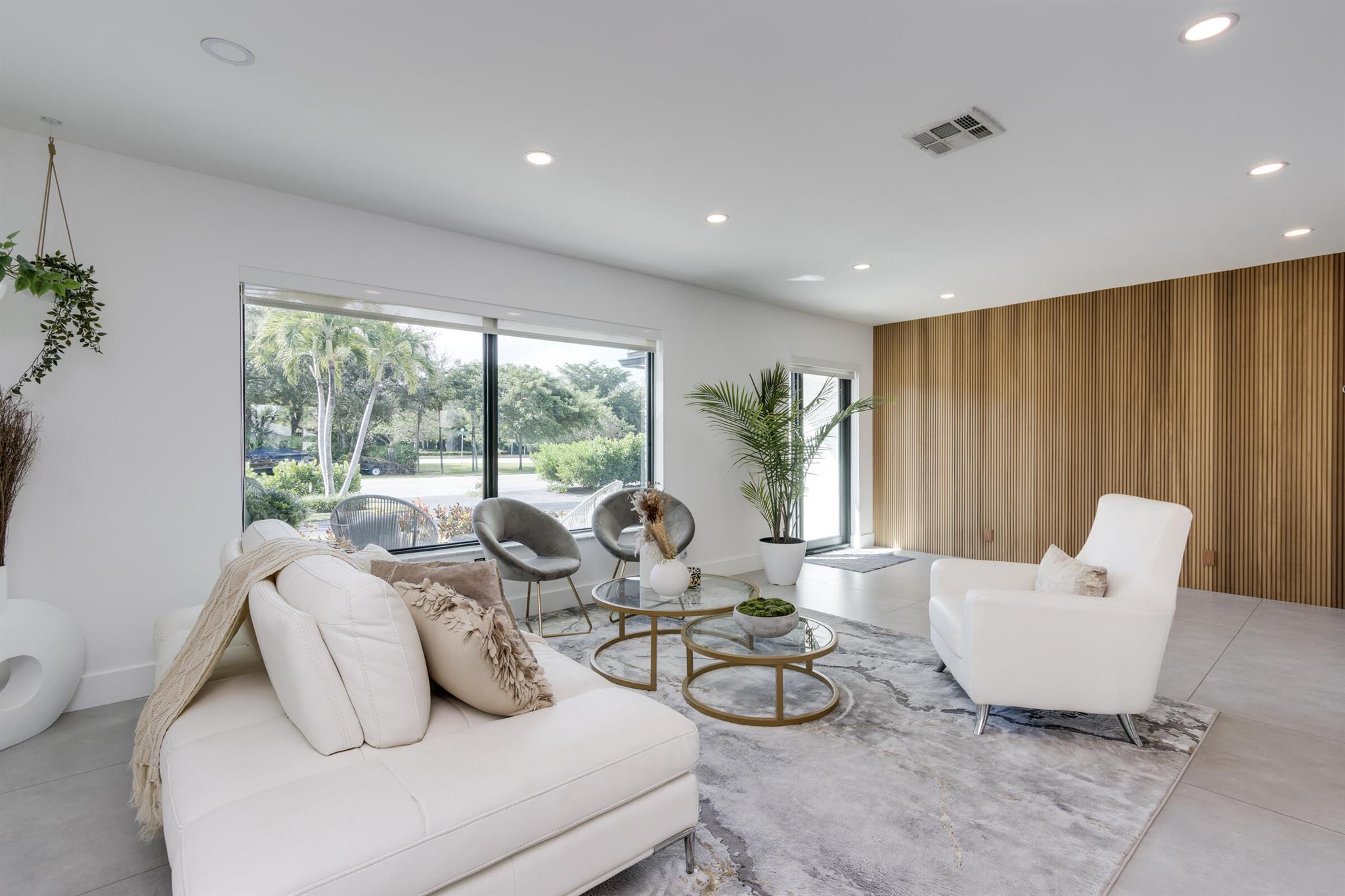 LAKE FLORESTA PARK - Residential