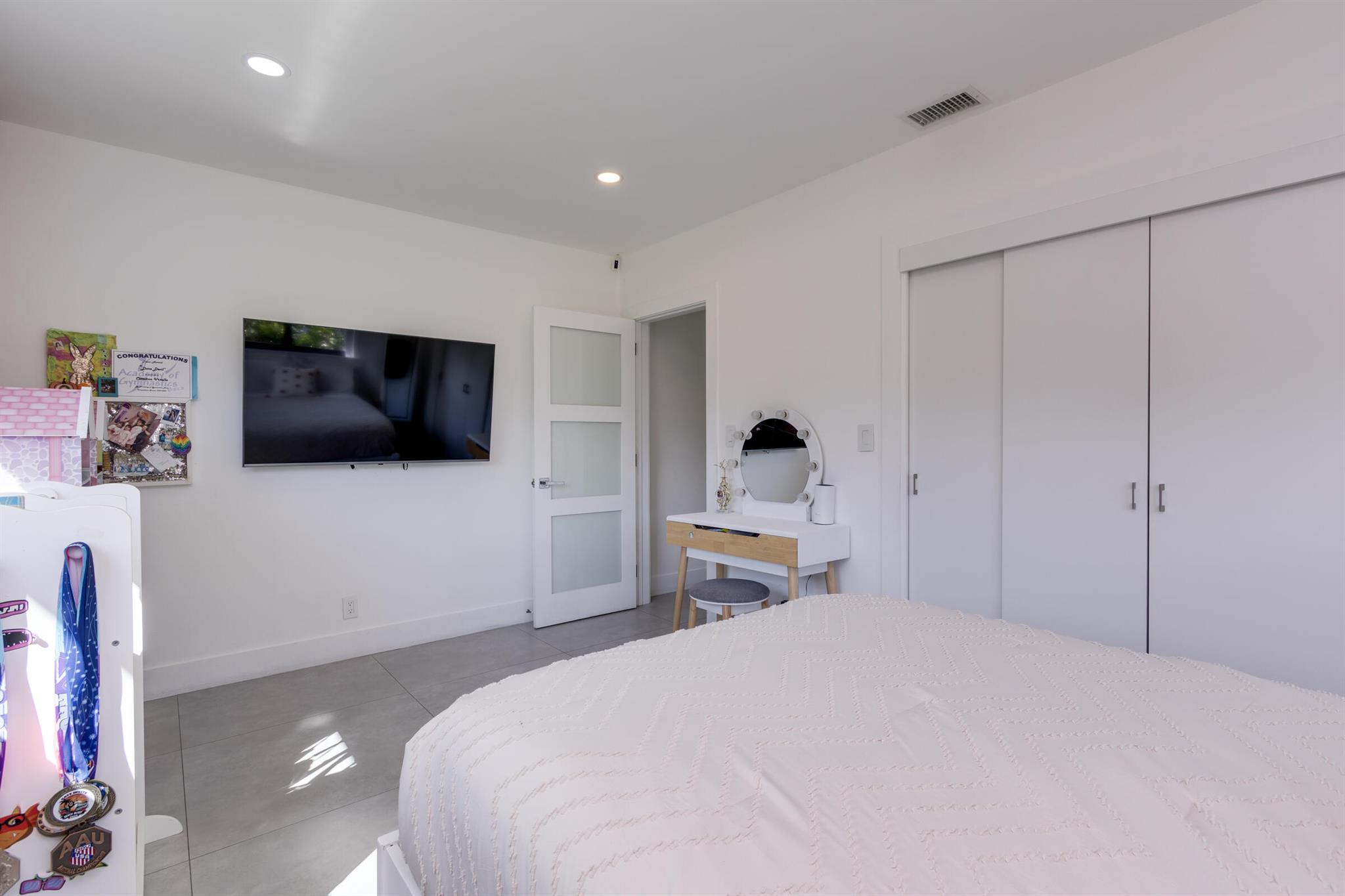 LAKE FLORESTA PARK - Residential