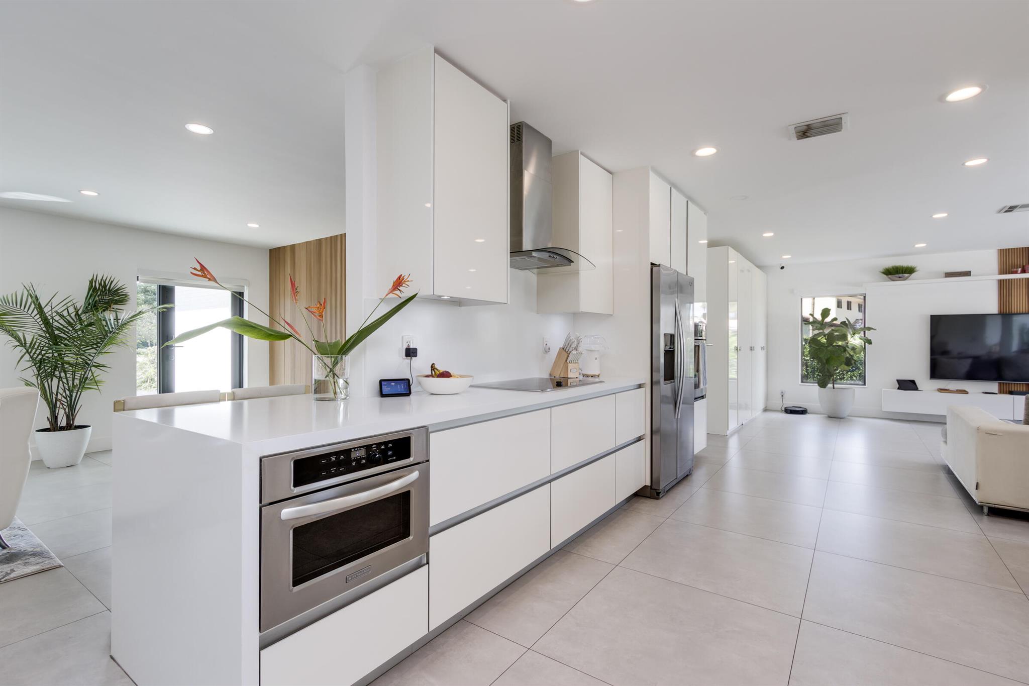 LAKE FLORESTA PARK - Residential