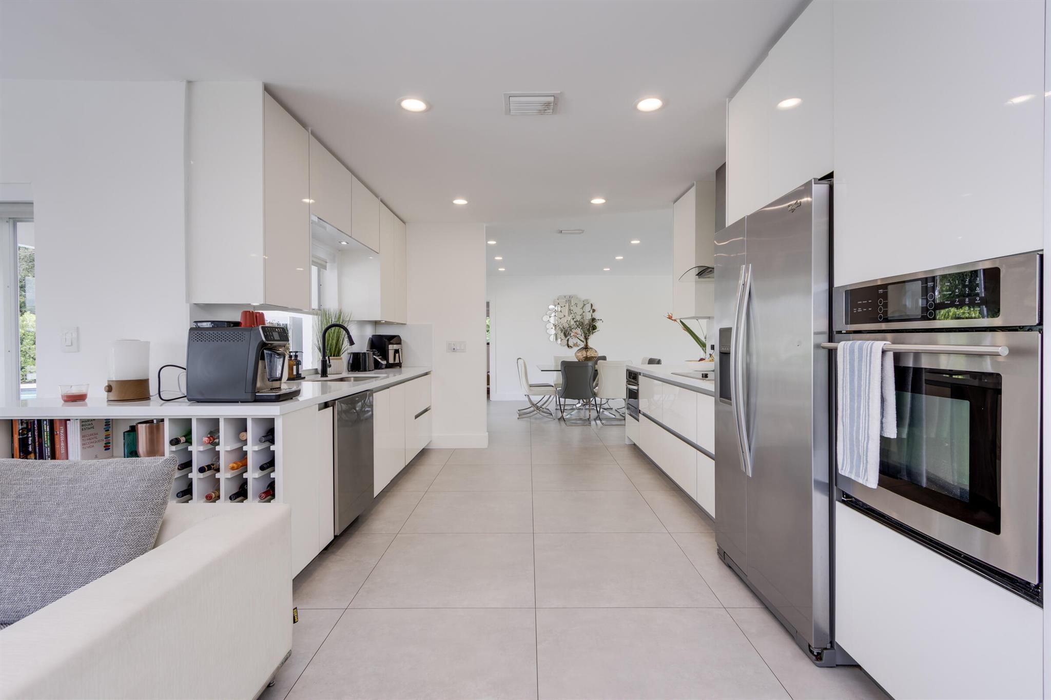 LAKE FLORESTA PARK - Residential