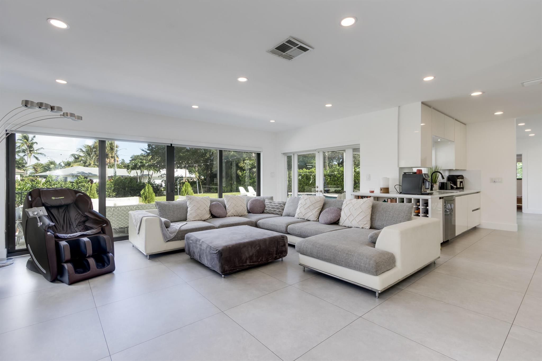 LAKE FLORESTA PARK - Residential