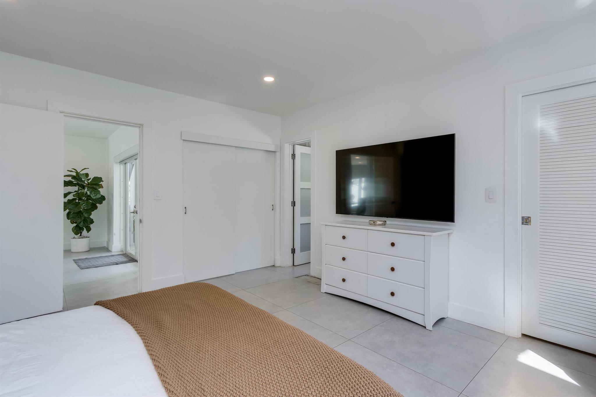 LAKE FLORESTA PARK - Residential