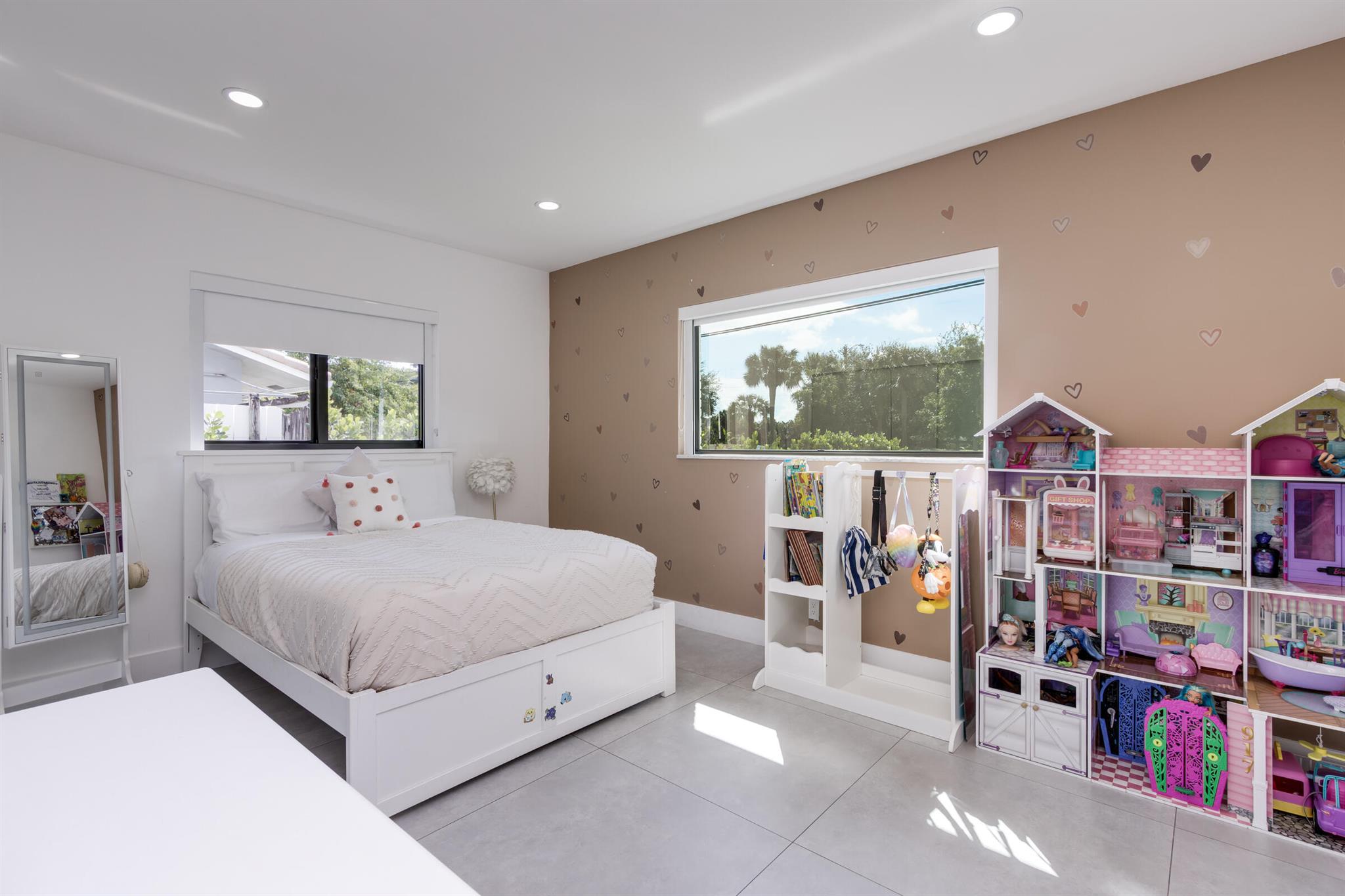 LAKE FLORESTA PARK - Residential
