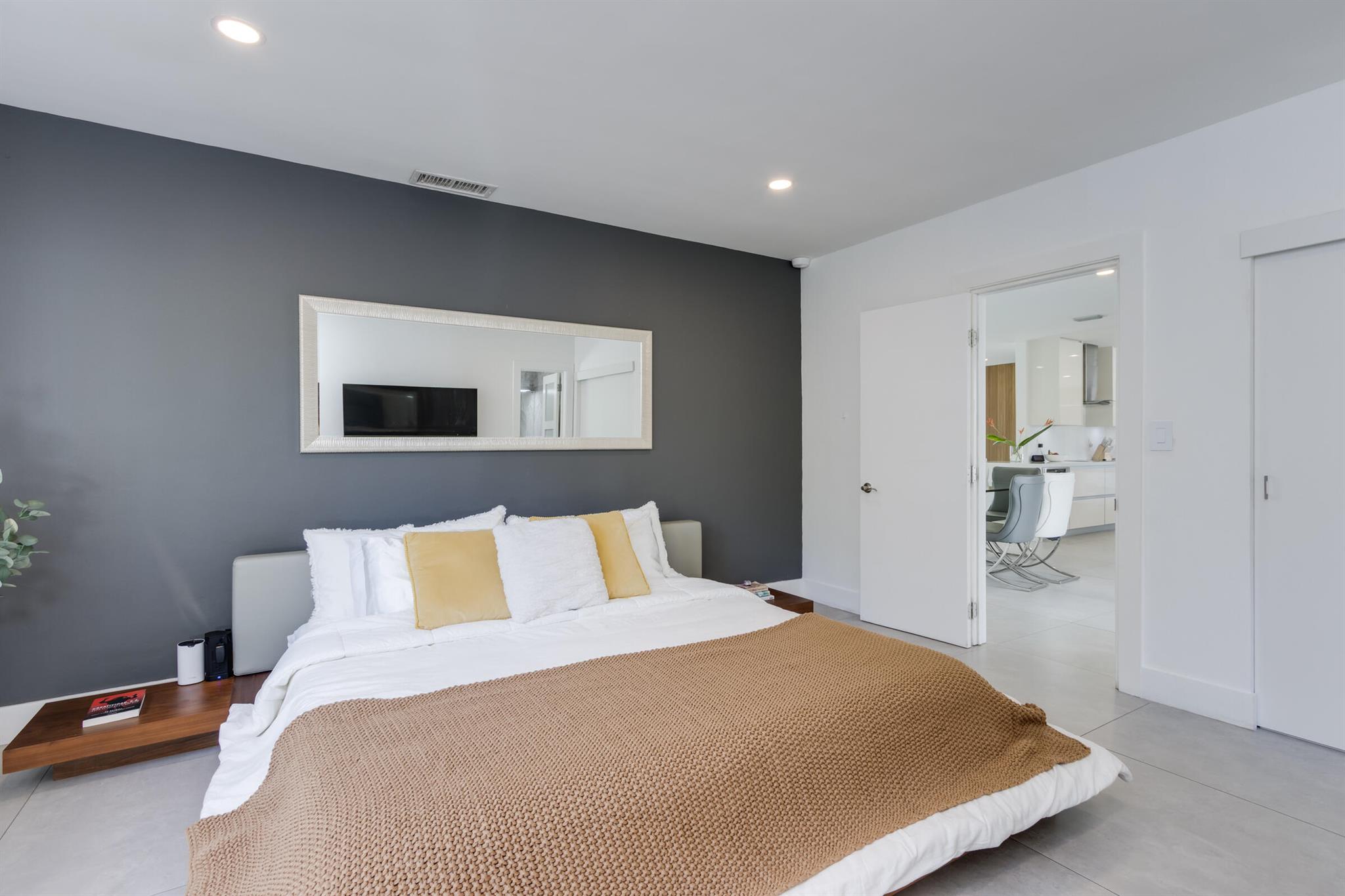 LAKE FLORESTA PARK - Residential