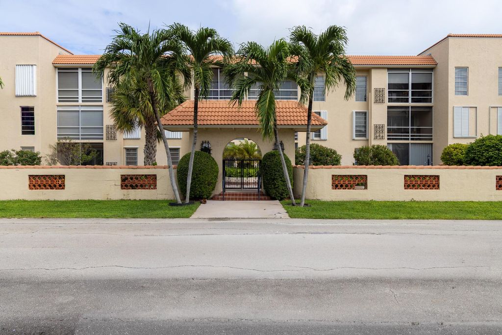 Photo of 331 SW 8th Street #3-F-E, Boca Raton, FL 33432 (MLS # R11132411)