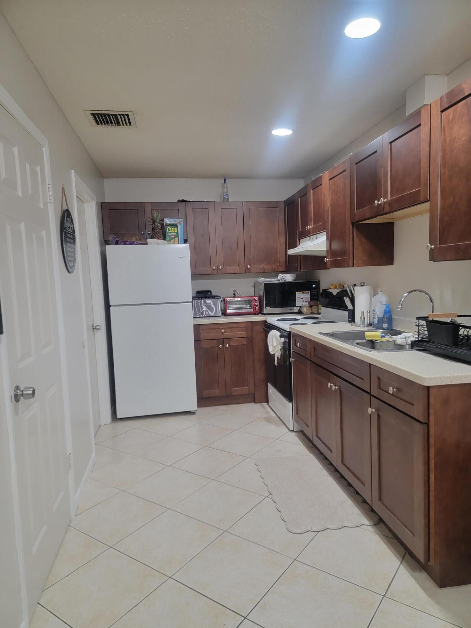 2001 Oleander Boulevard C