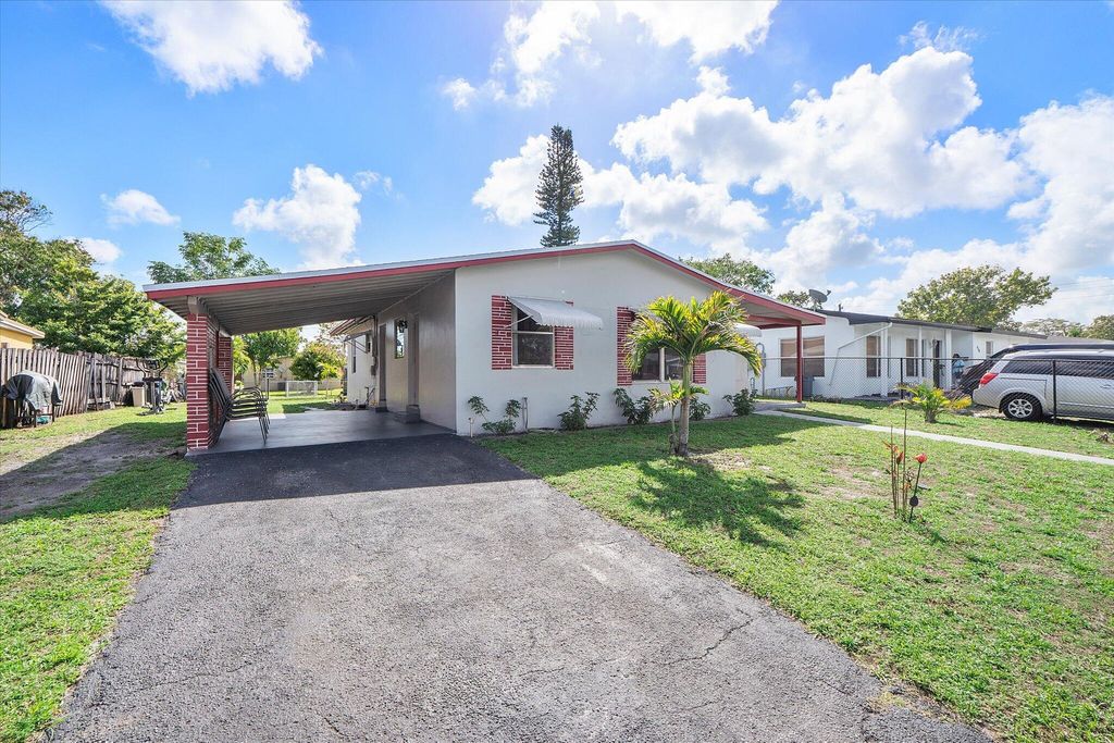 Photo of 640 SW 28th Way, Fort Lauderdale, FL 33312 (MLS # B26000844)