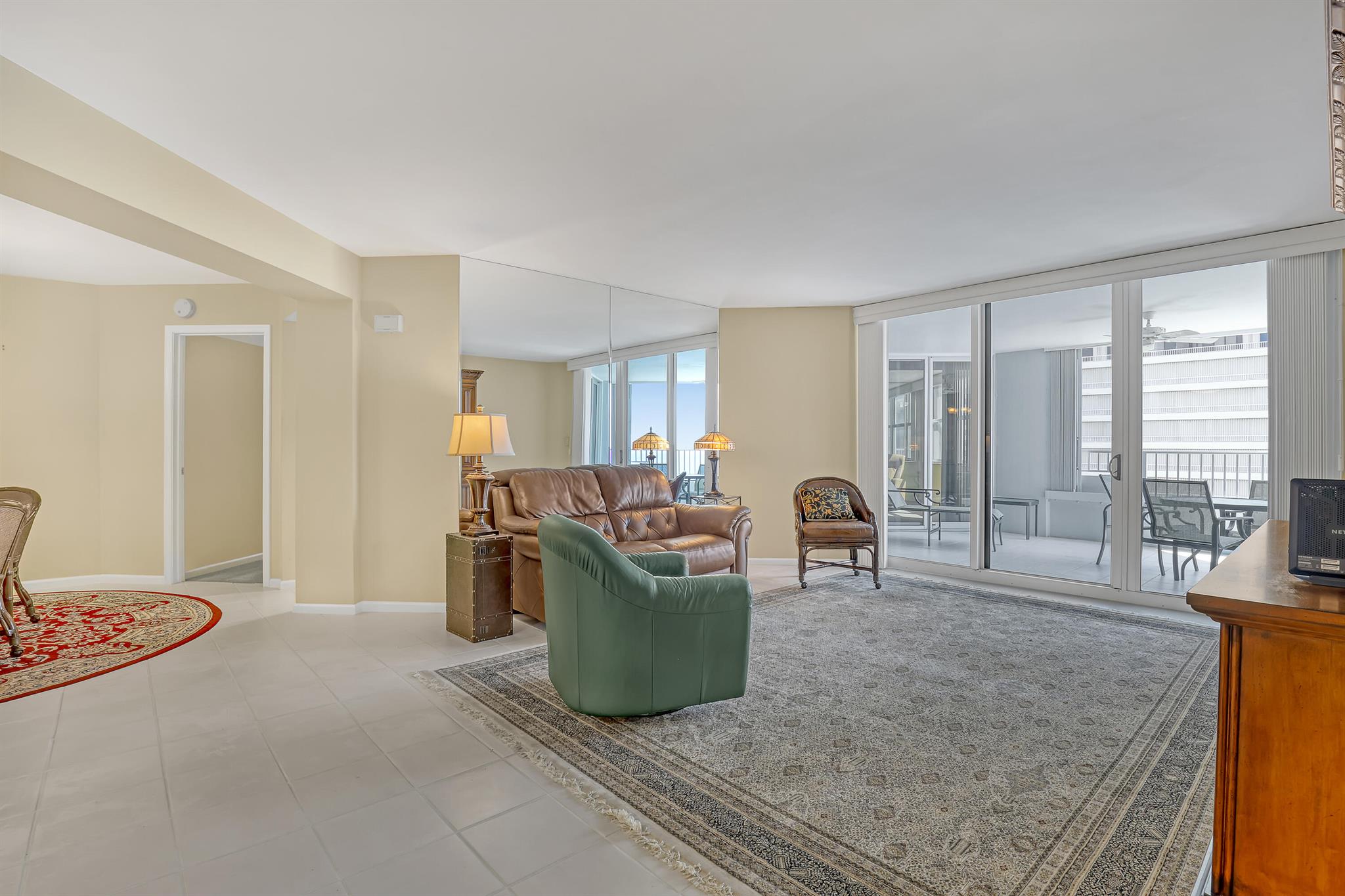 5200 N Ocean Drive 703, Singer Island, FL, 33404/$825,000 4 5200 N Ocean Drive 703