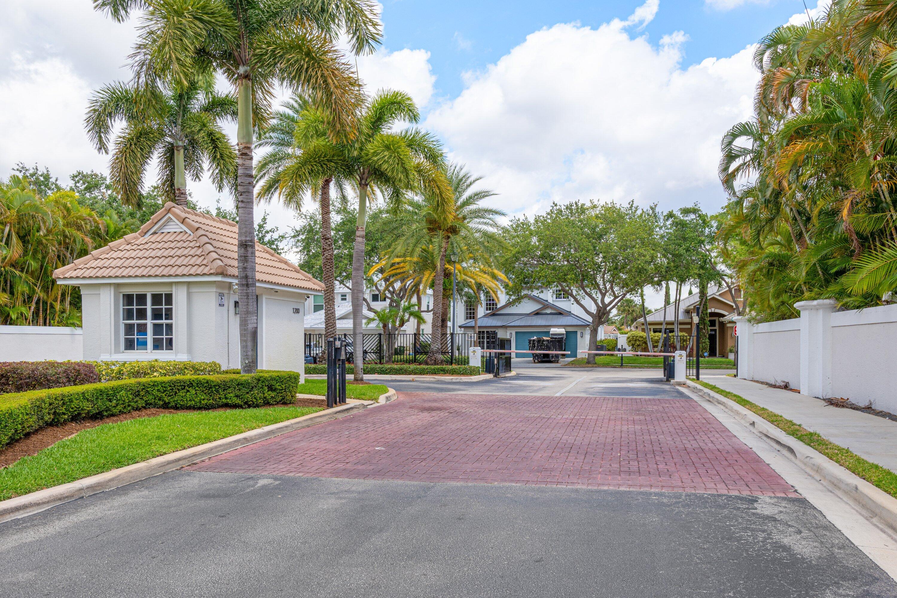 DELRAY LAKES - Residential Lease
