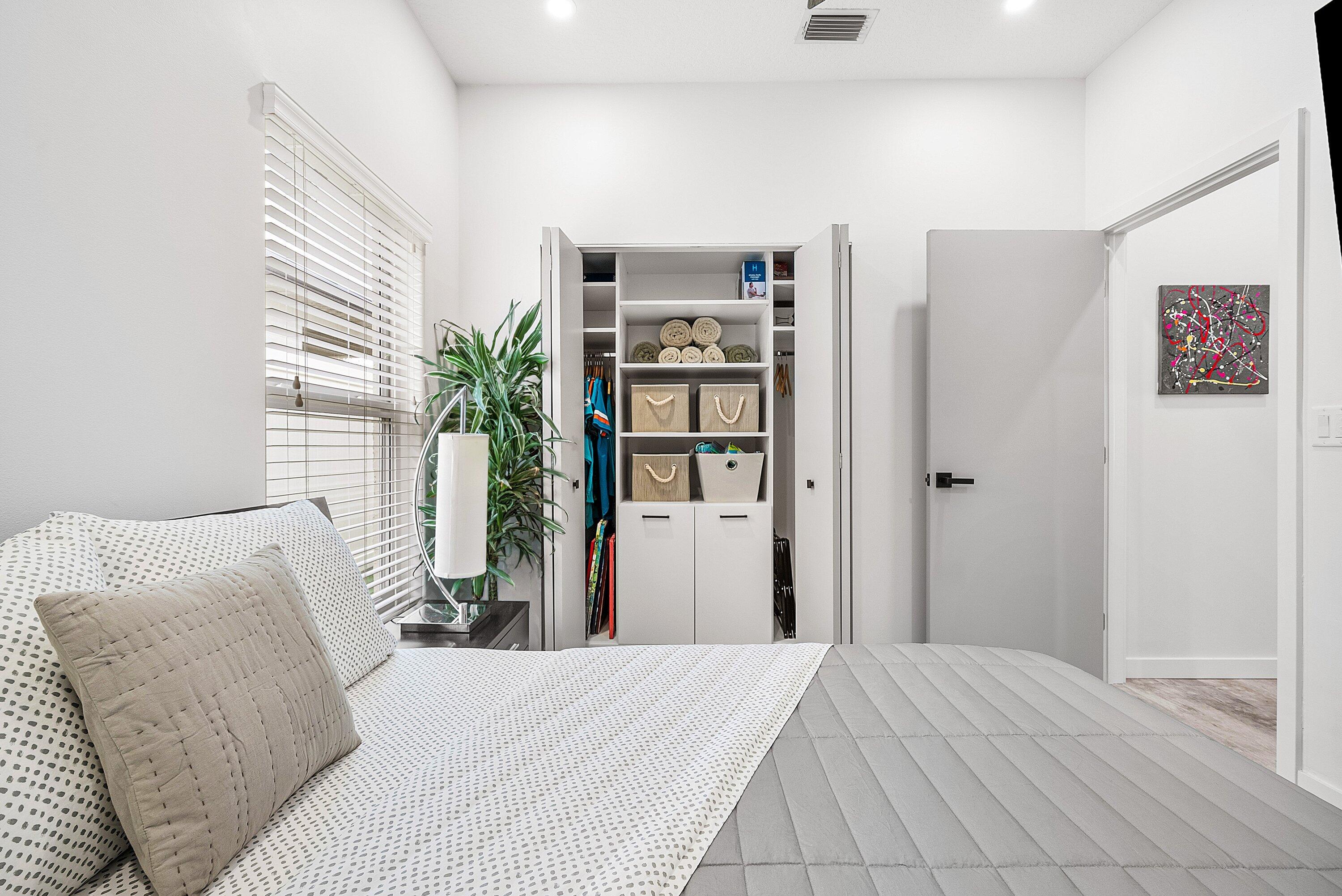 DELRAY LAKES - Residential Lease
