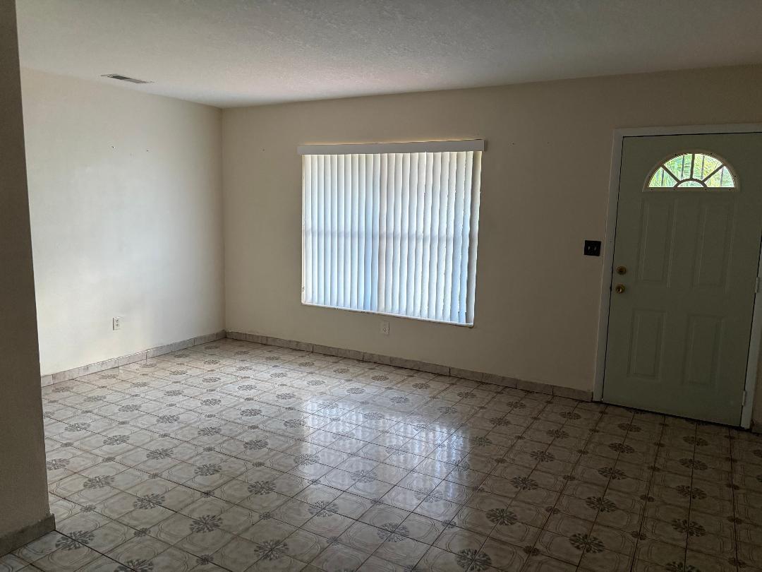 Bankers 01 - Residential Lease