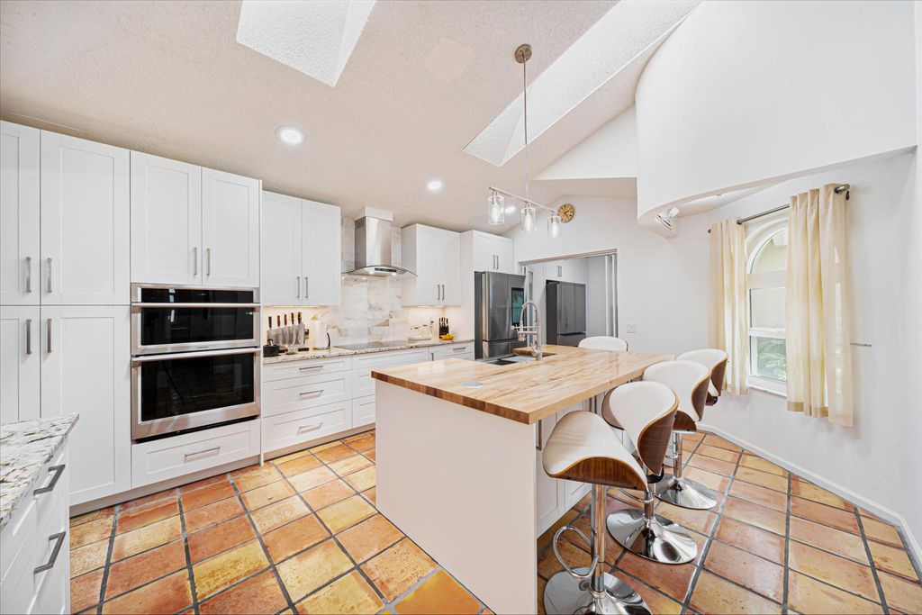 Photo of 6087 Bay Isles Drive, Boynton Beach, FL 33437 (MLS # R11128444)