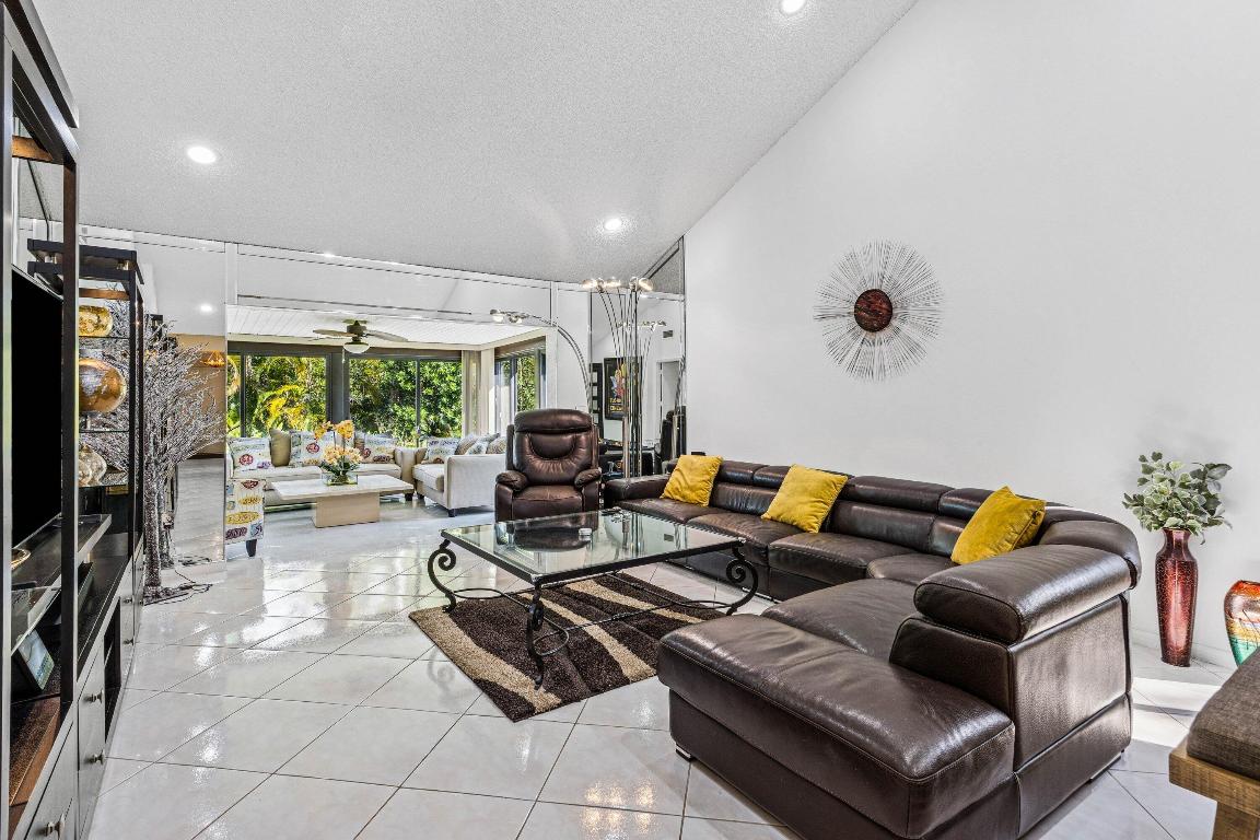 GLADES OF BOCA LAGO CONDO - Residential