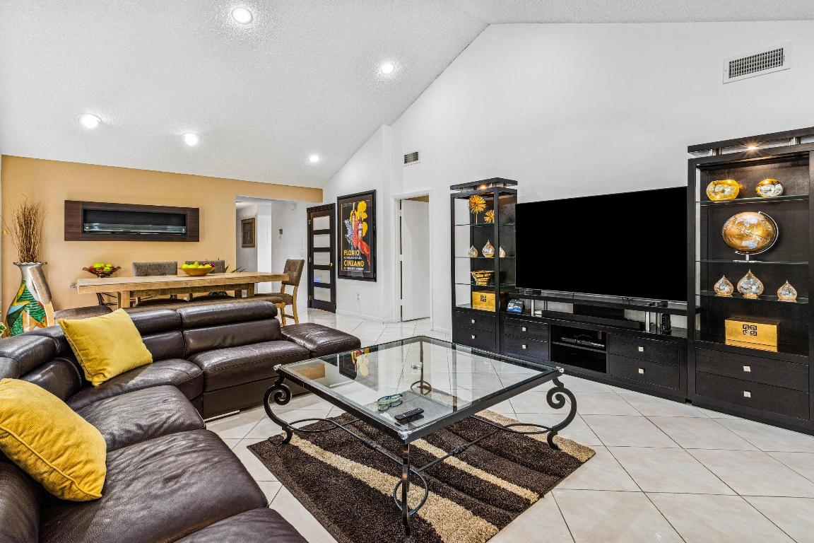 GLADES OF BOCA LAGO CONDO - Residential