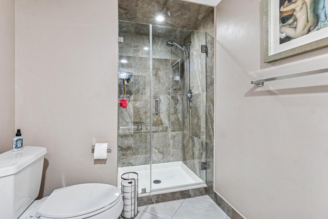 GLADES OF BOCA LAGO CONDO - Residential