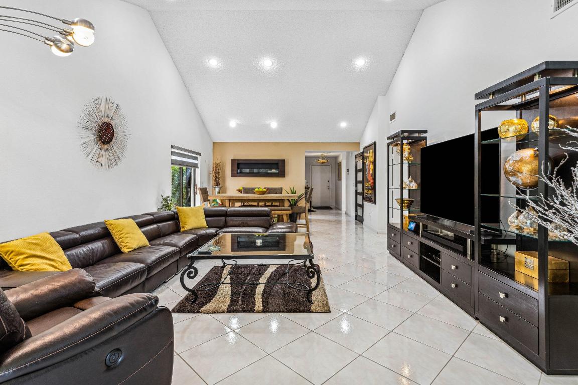 GLADES OF BOCA LAGO CONDO - Residential