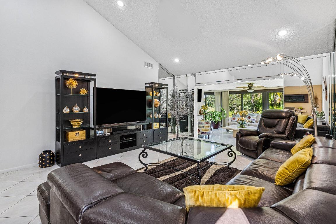 GLADES OF BOCA LAGO CONDO - Residential