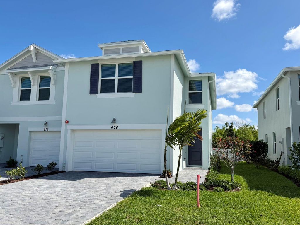Photo of 608 Salisbury Circle, Fort Pierce, FL 34982 (MLS # B26021042)