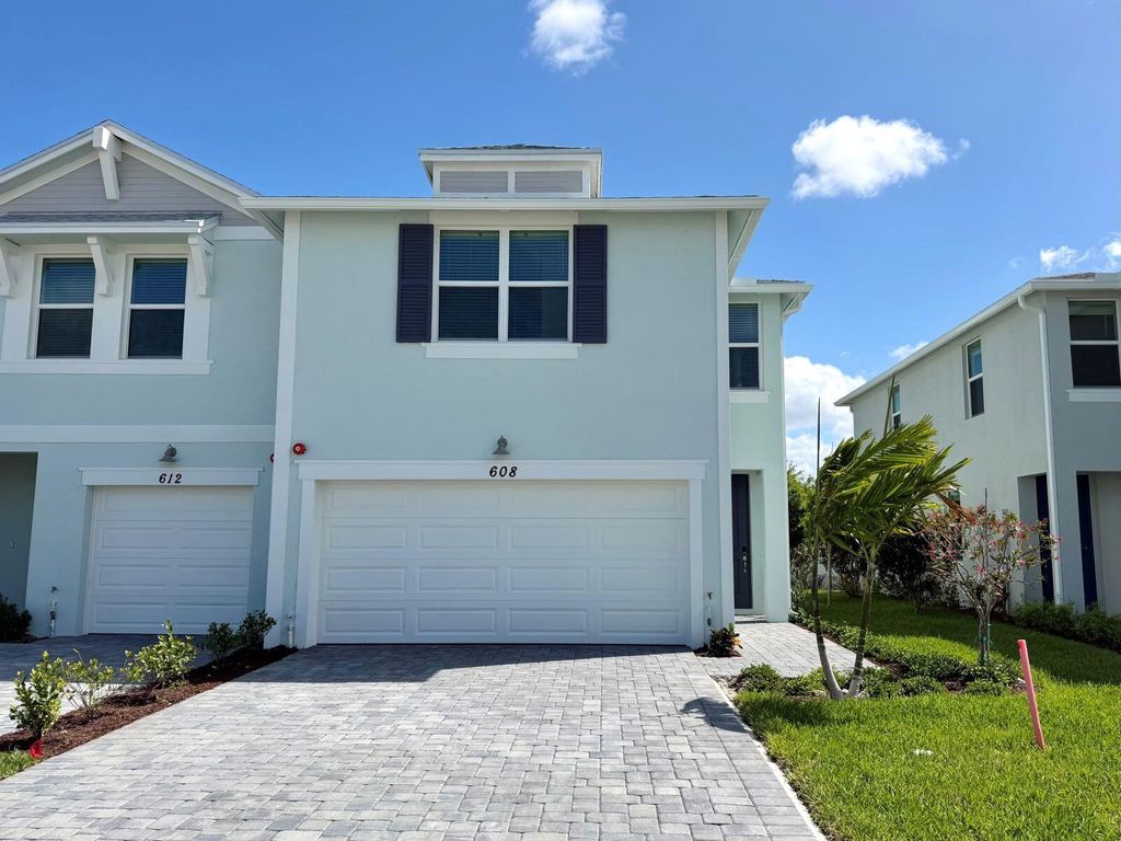 Photo of 608 Salisbury Circle, Fort Pierce, FL 34982 (MLS # B26021042)
