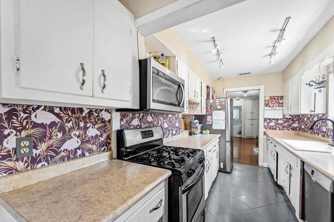 NORTHRIDGE - Residential