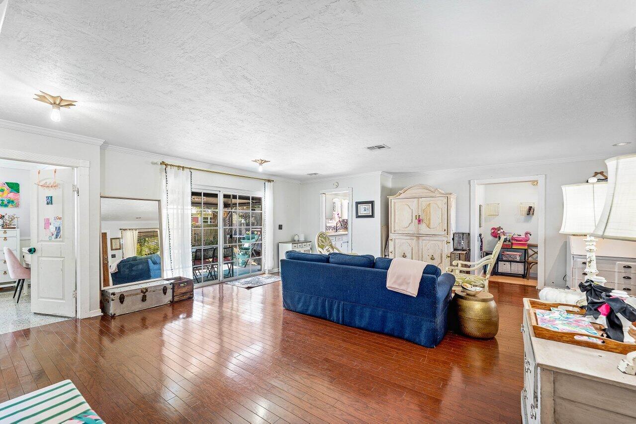 NORTHRIDGE - Residential