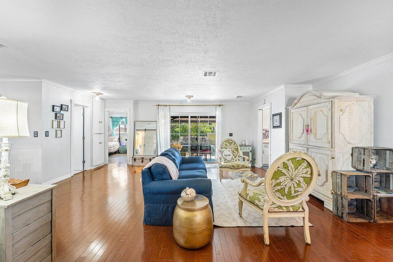 NORTHRIDGE - Residential