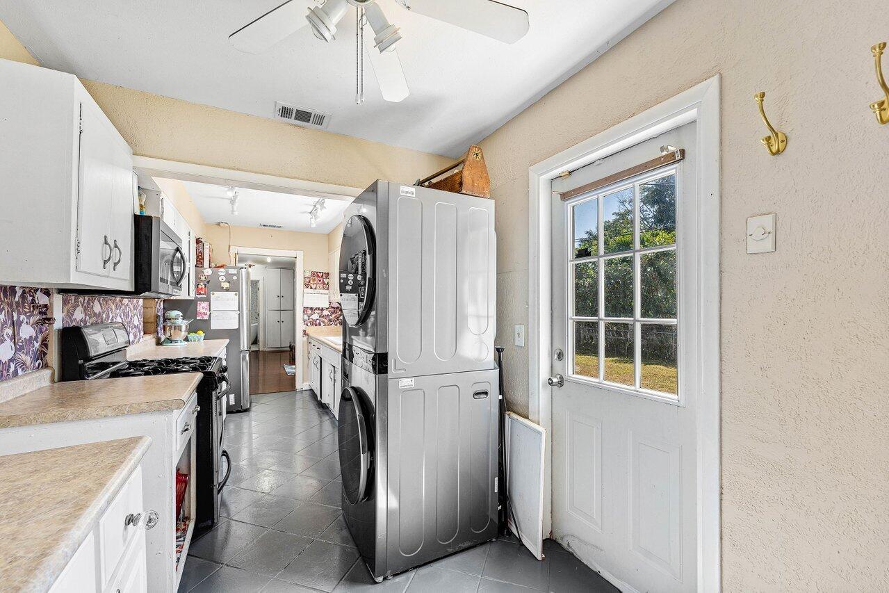 NORTHRIDGE - Residential