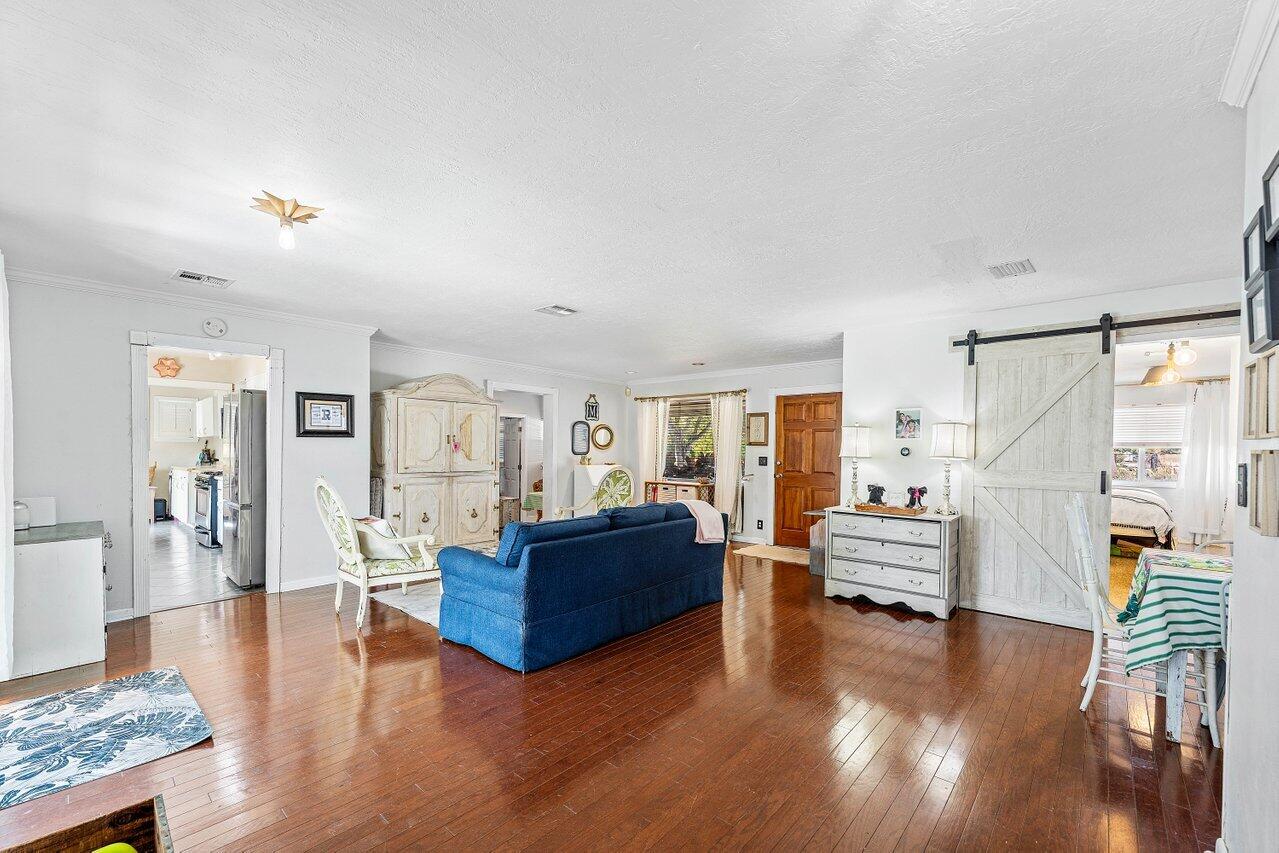 NORTHRIDGE - Residential