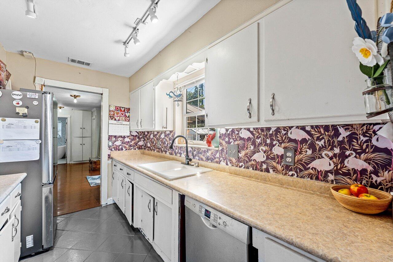 NORTHRIDGE - Residential