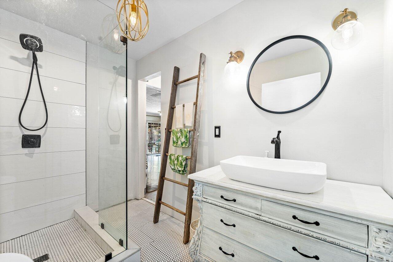 NORTHRIDGE - Residential