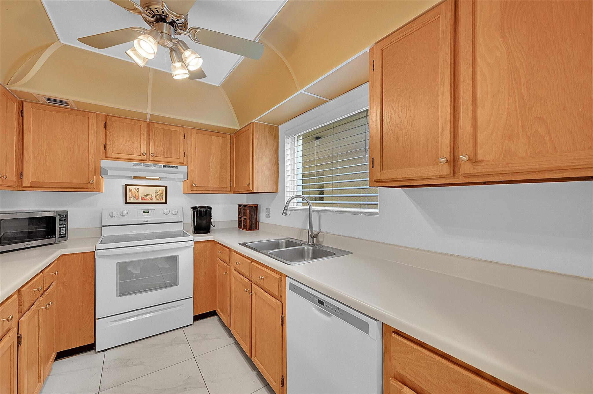 HIDDEN WOODS OF DEERCREEK - Residential