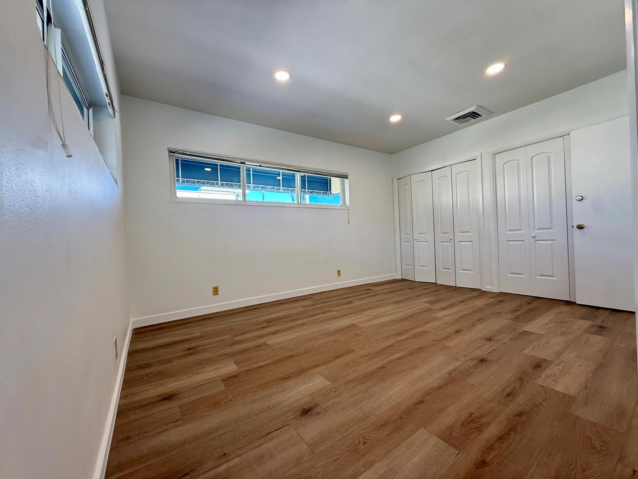 S/D OF 16-46-43 LYG E OF - Residential Lease